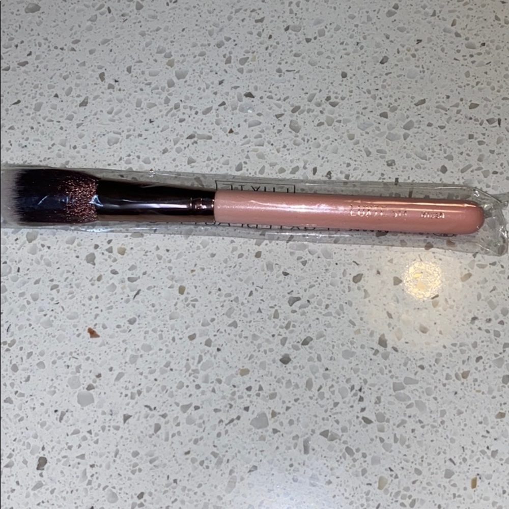 Luxie make up brush #512 nwt.